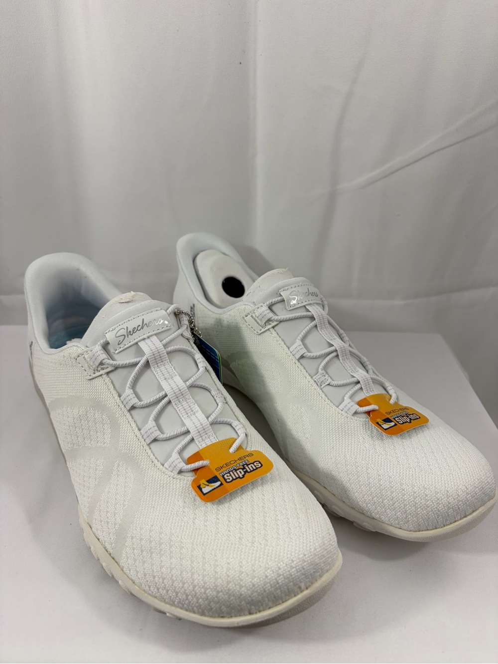 NWT Skechers Women’s Size 8.5 White Slip-On Knit Sneakers